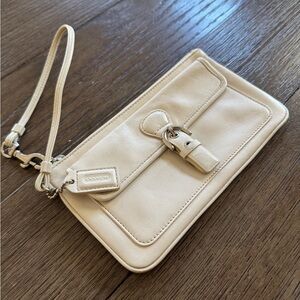 Vintage Coach Hamptons Skinny Wristlet 4751 Leather Buckle Pouch
